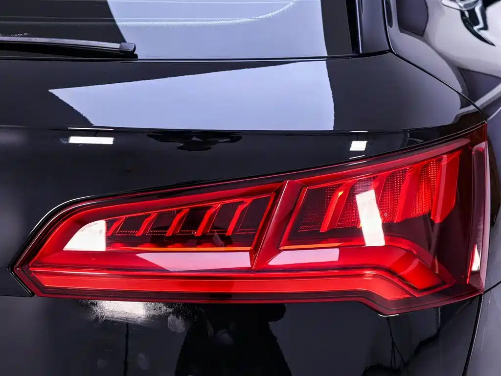 Audi Q5L 2020 40 TFSI enjoys fashionable style купить на сайте DeffCars