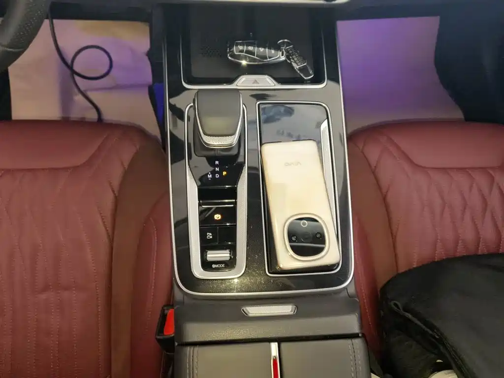 Hongqi HS5 2023 2.0T Qixiang Pro version купить на сайте DeffCars