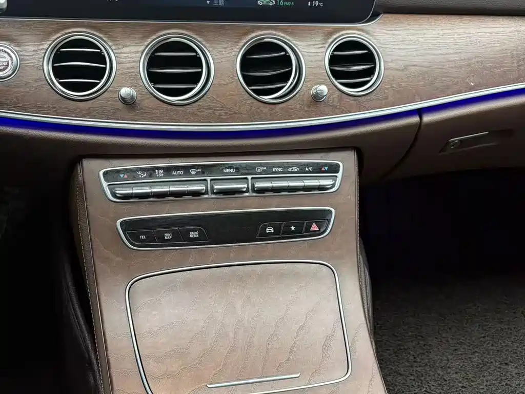 Mercedes-Benz E-Class 2023 E 300 L Luxury Model купить на сайте DeffCars