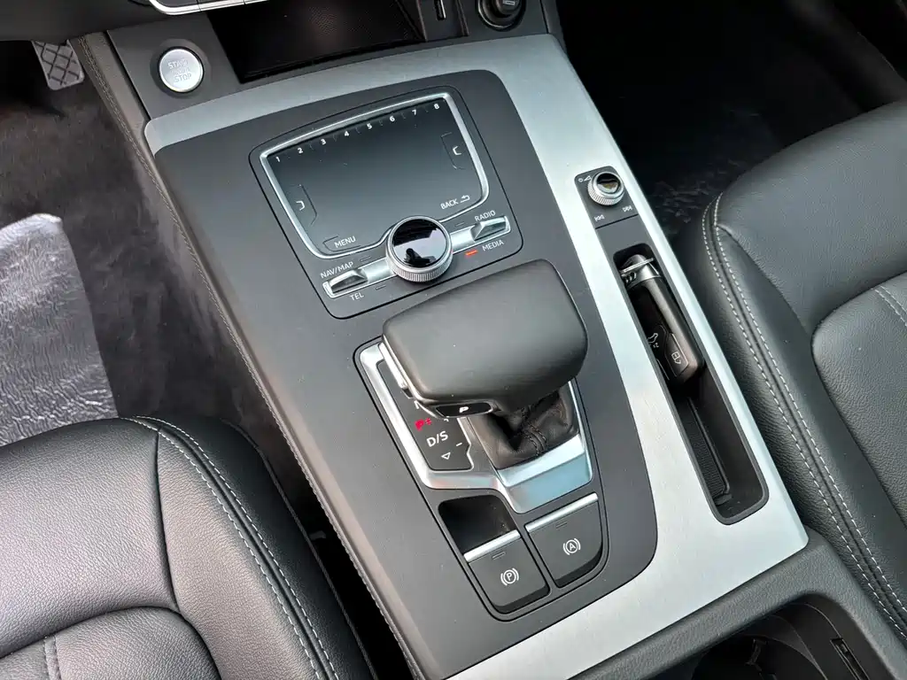 Audi Q5L 2020 facelift 40 TFSI enjoys fashionable style купить на сайте DeffCars