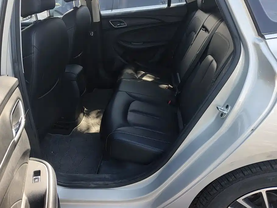 Roewe Ei5 2018 Internet flagship купить на сайте DeffCars