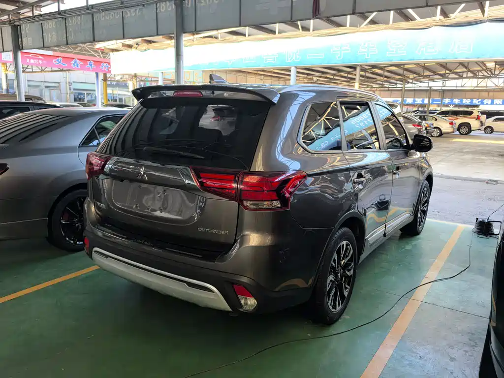 Outlander 2019 2.0L 2WD Enjoy Edition, 5 seats, National VI купить на сайте DeffCars