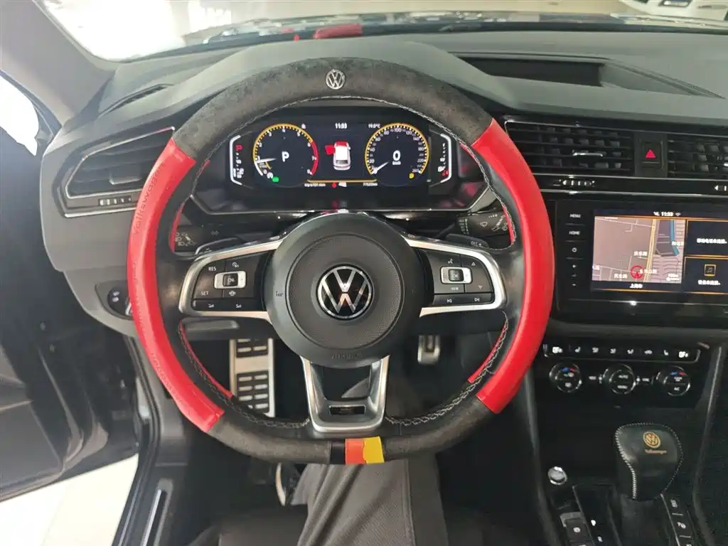 Tiguan L 2021 330TSI automatic two-wheel drive R-Line version купить на сайте DeffCars