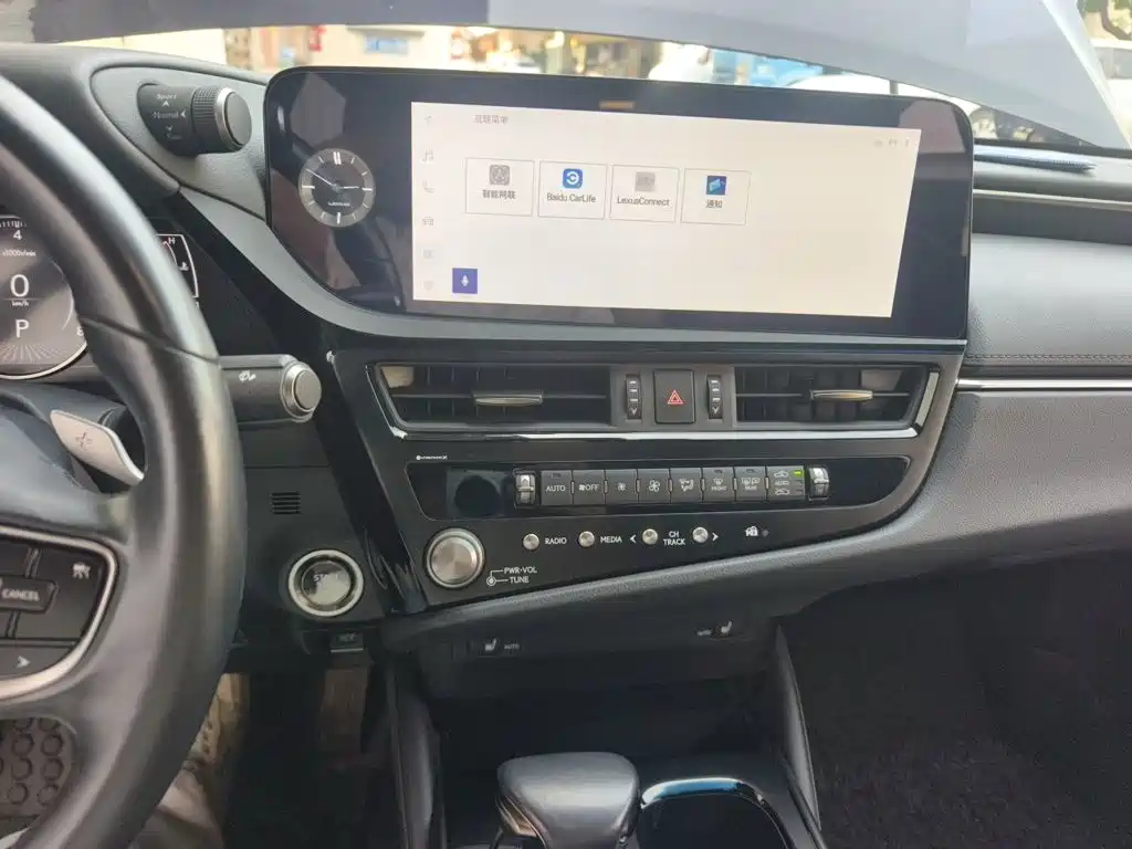 Lexus ES 2023 200 Superior Edition купить на сайте DeffCars