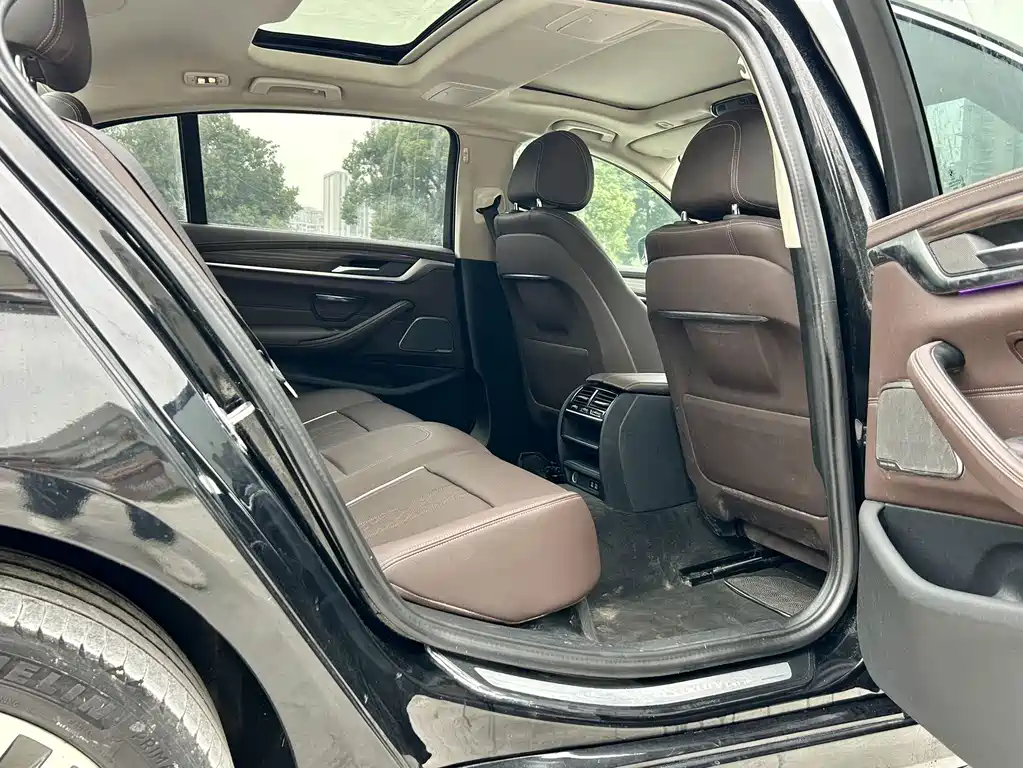BMW 5 Series 2023 530Li Leading Luxury Package купить на сайте DeffCars