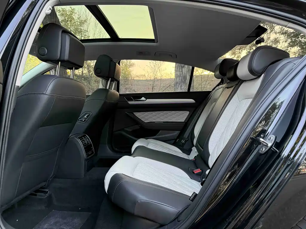 Magotan 2024 model 2 million public model 330TSI DSG luxury model купить на сайте DeffCars
