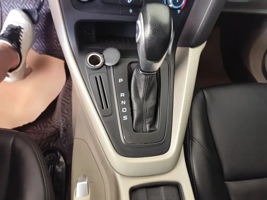 Focus 2018 sedan classic 1.6L automatic comfort smart mobility version купить на сайте DeffCars