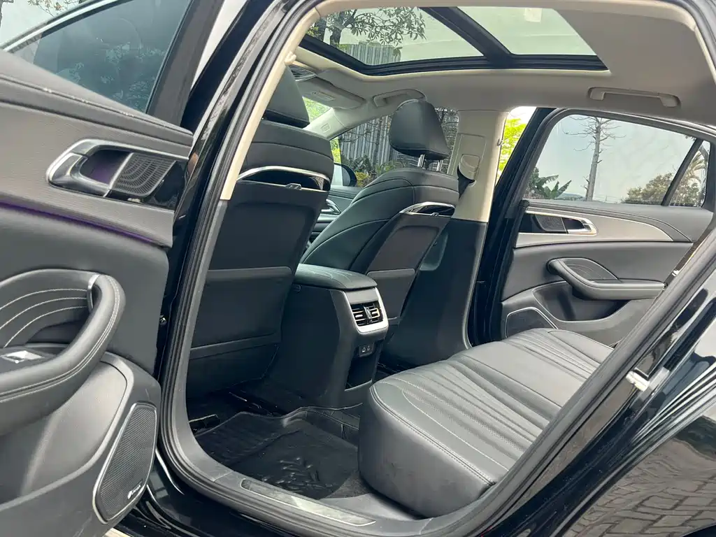 Hongqi H5 2023 2.0T Automatic Zhilianqichang Edition купить на сайте DeffCars