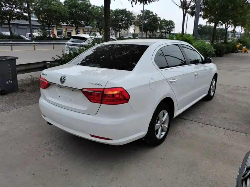 Lavida 2015 1.6L automatic fashion version купить на сайте DeffCars