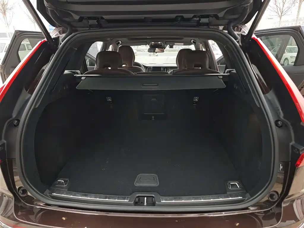 Volvo XC60 2021 T5 four-wheel drive Zhiyi Luxury Edition купить на сайте DeffCars