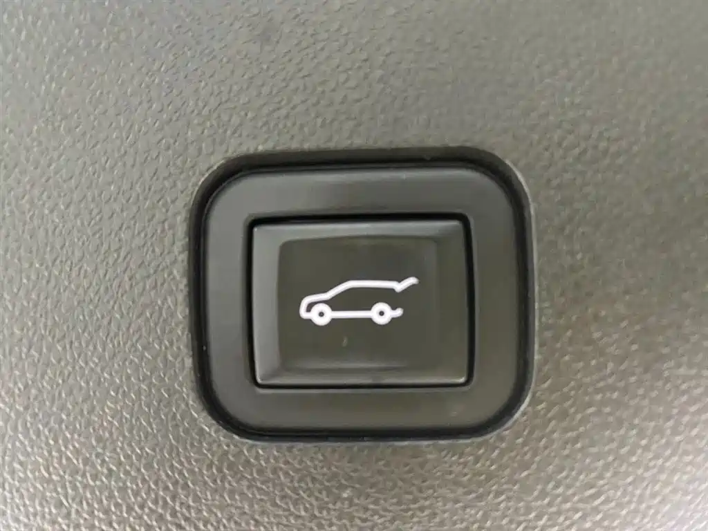 Cadillac XT6 2021 2.0T seven-seat two-wheel drive stylish model купить на сайте DeffCars