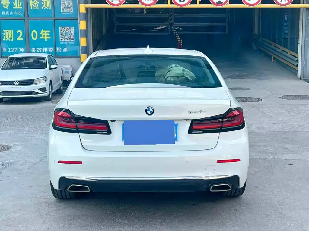 BMW 5 Series 2022 525Li Luxury Package купить на сайте DeffCars