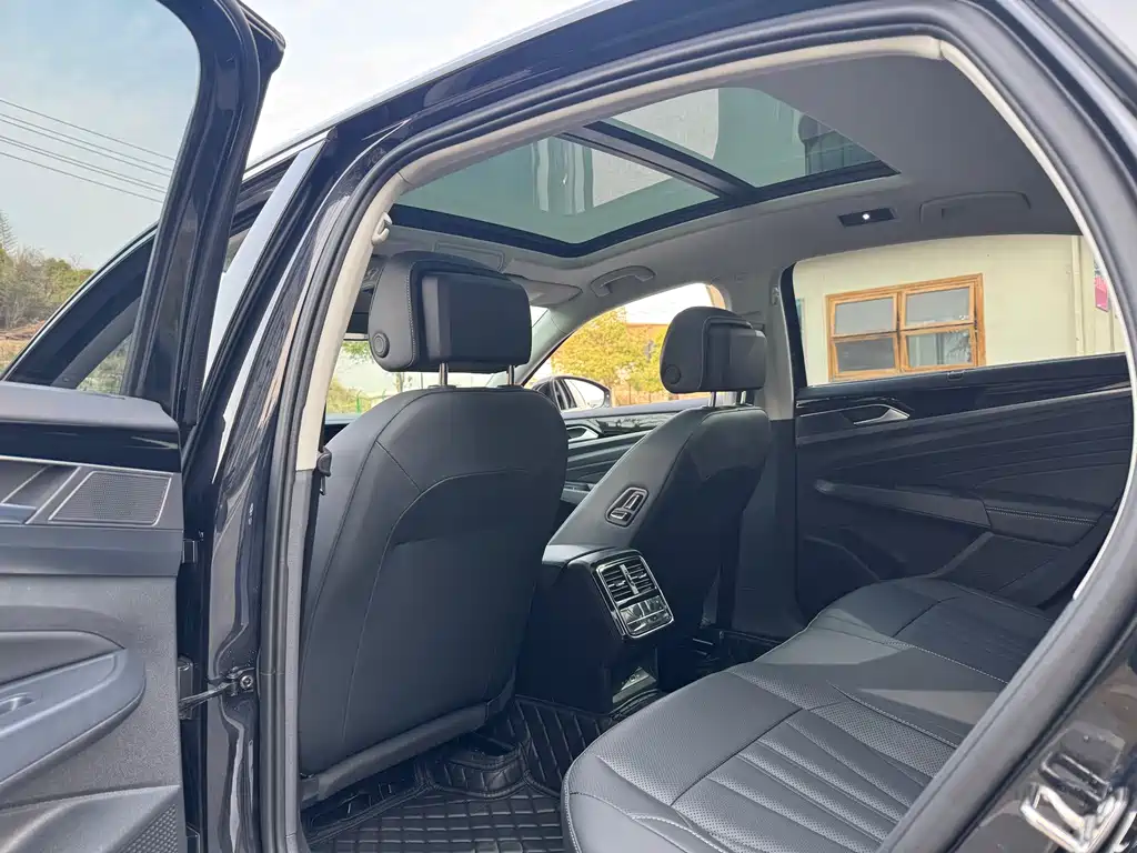 Passat 2025 Outstanding Model 380TSI Longyao Edition купить на сайте DeffCars