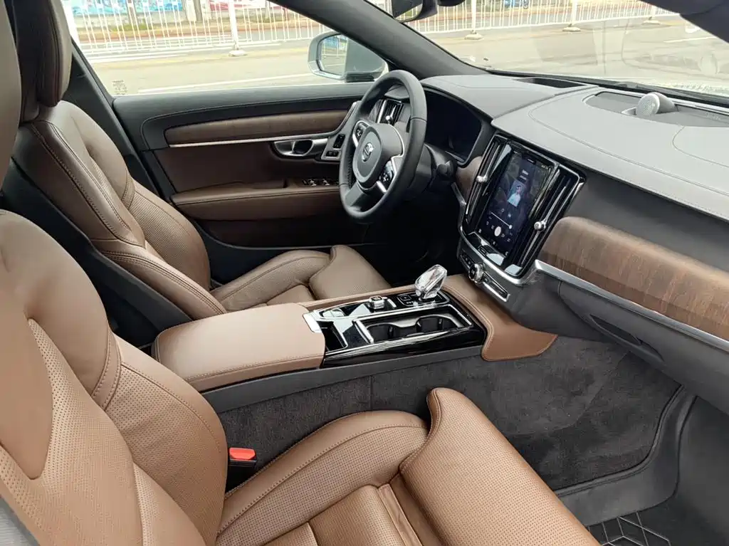 Volvo S90 plug-in hybrid 2024 plug-in hybrid four-wheel drive long range Zhiya luxury version купить на сайте DeffCars