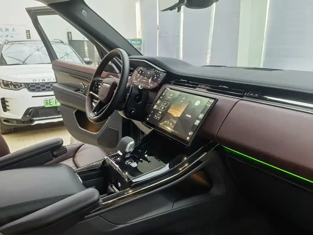 Range Rover Sport 2024 400PS Dynamic SE купить на сайте DeffCars