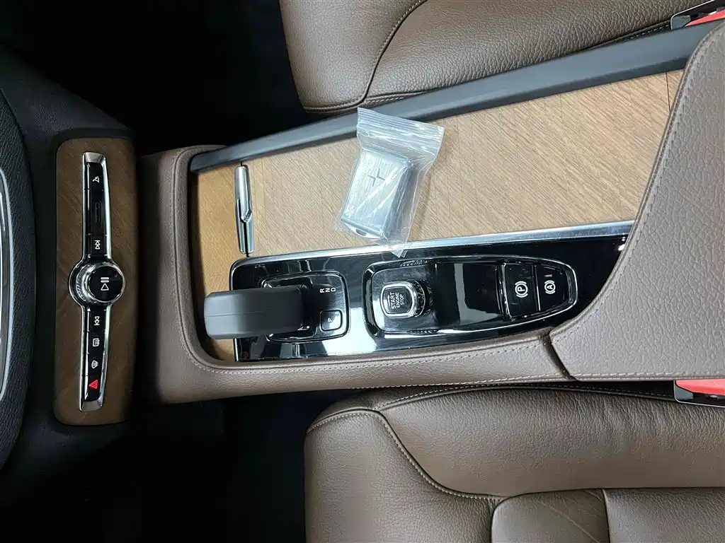 Volvo XC90 2022 B6 Zhiyi Luxury Edition 7 seats купить на сайте DeffCars