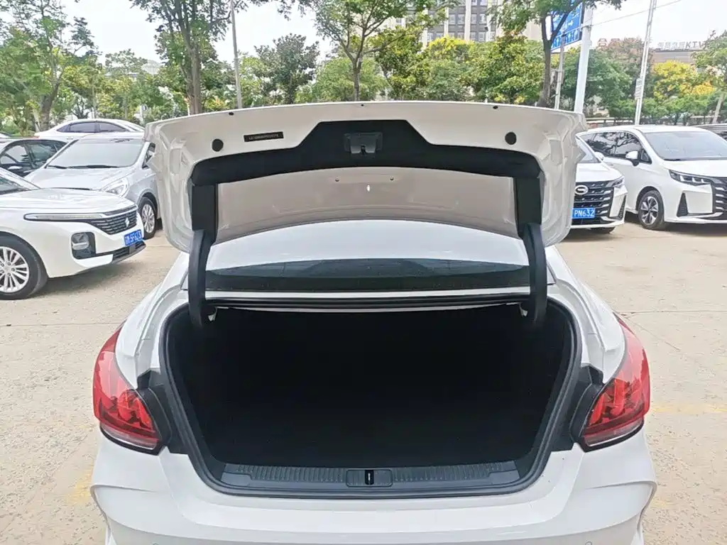 MG5 2023 180DVVT CVT Deluxe Edition купить на сайте DeffCars