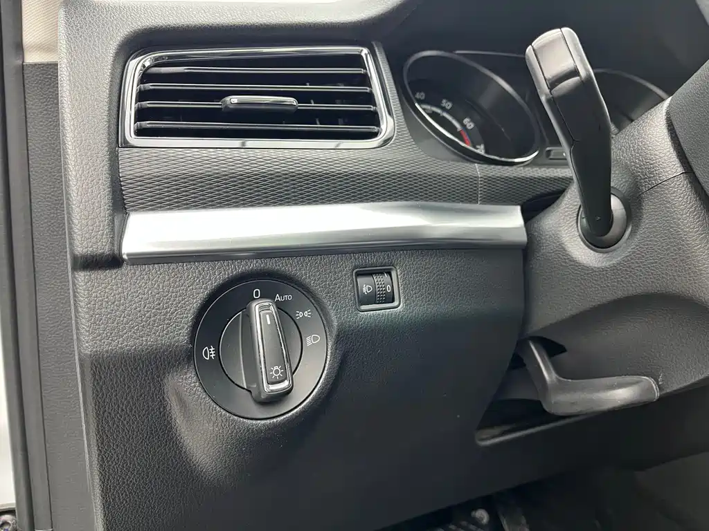Komic 2023 facelift 1.5L automatic comfort version купить на сайте DeffCars