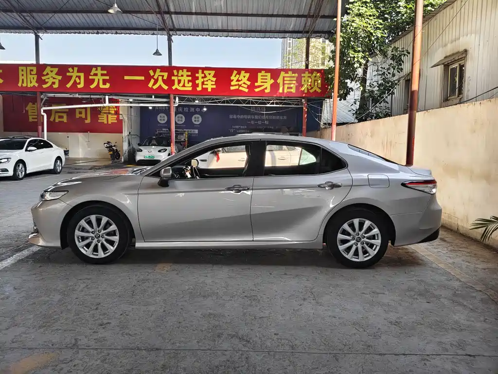 Camry 2018 2.0G Deluxe Edition купить на сайте DeffCars