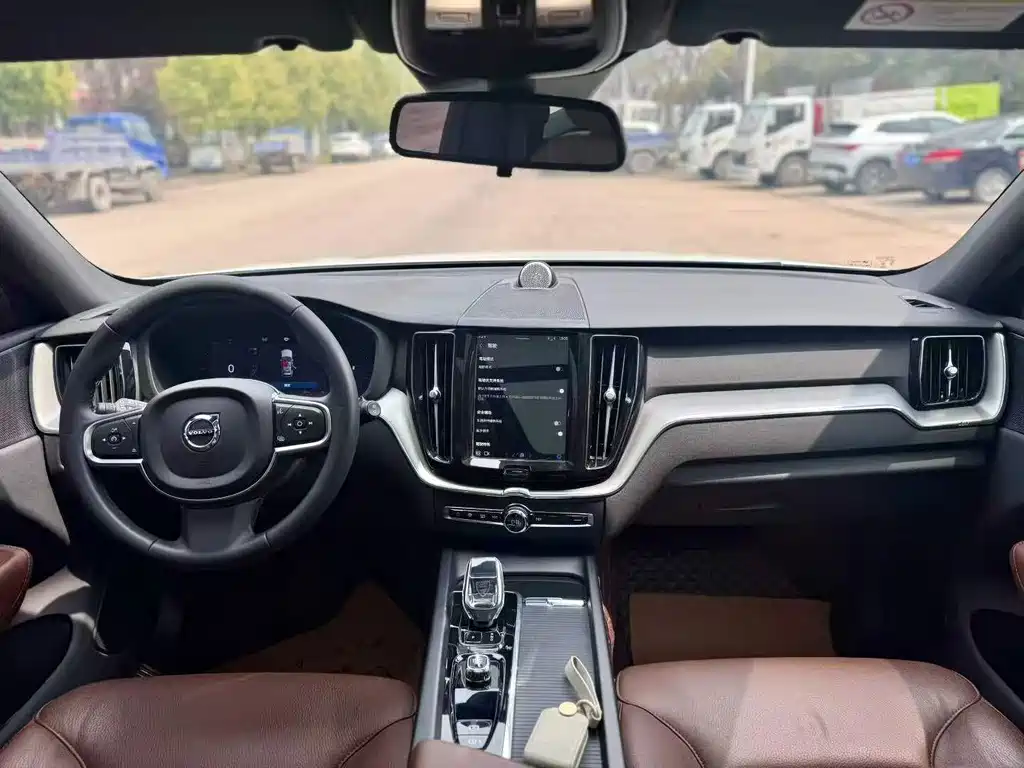 Volvo XC60 2024 B5 four-wheel drive Zhiyi Luxury Edition купить на сайте DeffCars