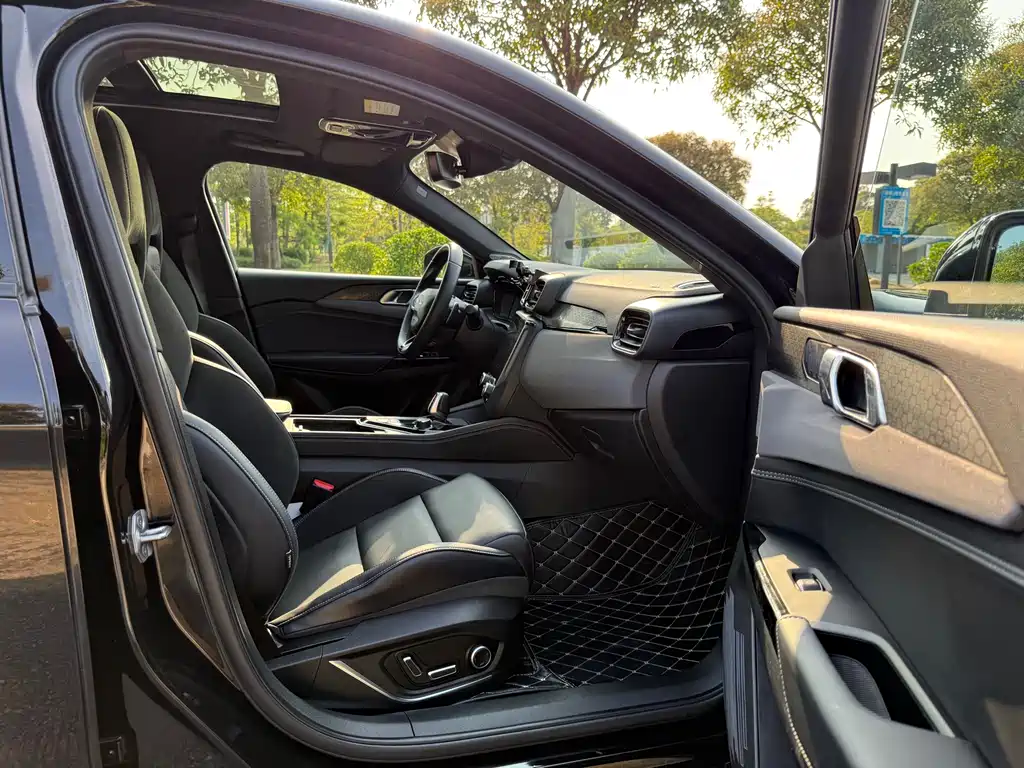 Lynk & Co 03 2022 1.5TD DCT Pro купить на сайте DeffCars