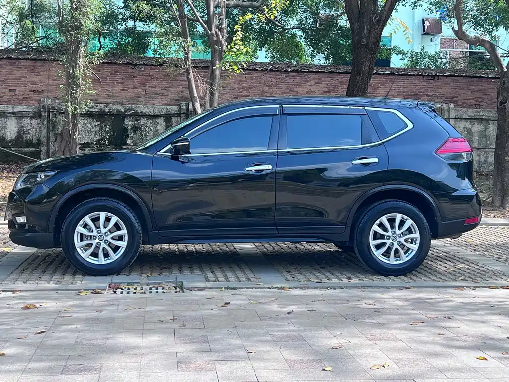 X-Trail 2017 2.0L CVT Comfort Edition 2WD купить на сайте DeffCars