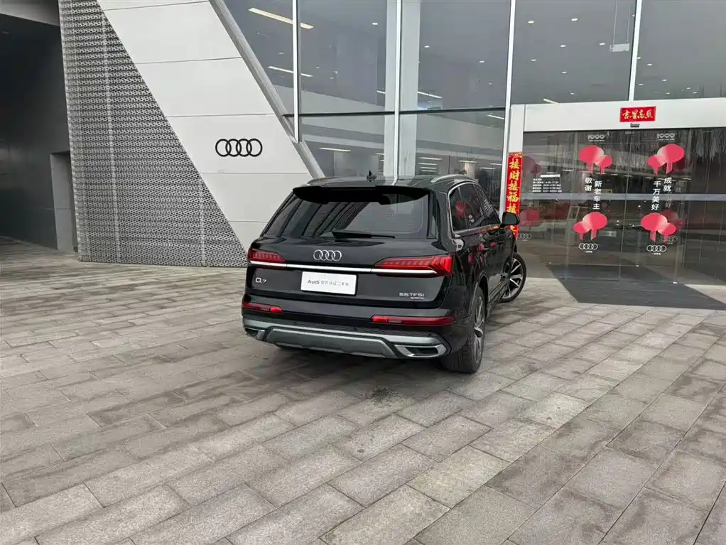 Audi Q7 2021 55 TFSI quattro S line sports version купить на сайте DeffCars