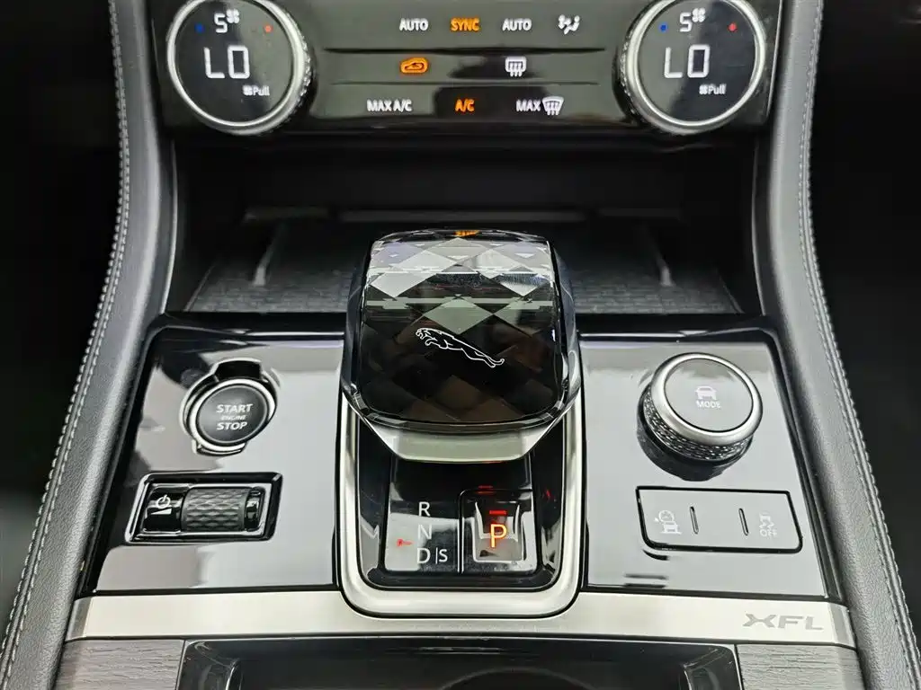 Jaguar XFL 2021 XFL 2.0T P200 2WD Elite Deluxe Edition купить на сайте DeffCars