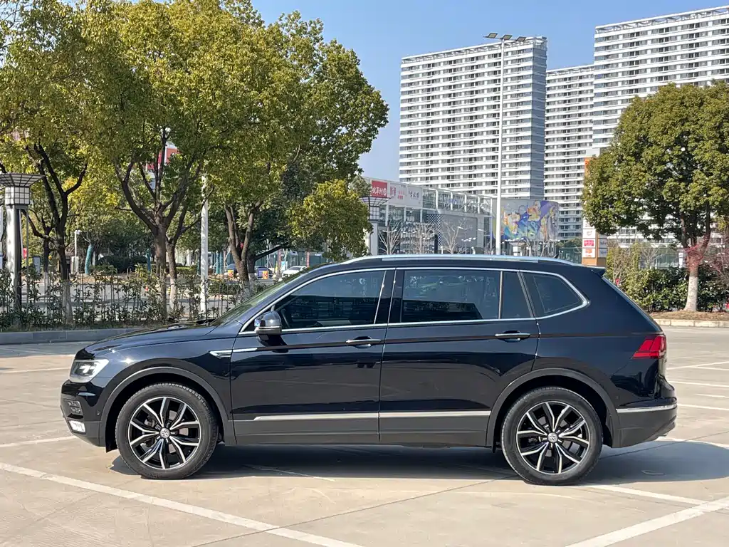 Tiguan L 2019 330TSI automatic two-wheel drive smart luxury version National VI купить на сайте DeffCars