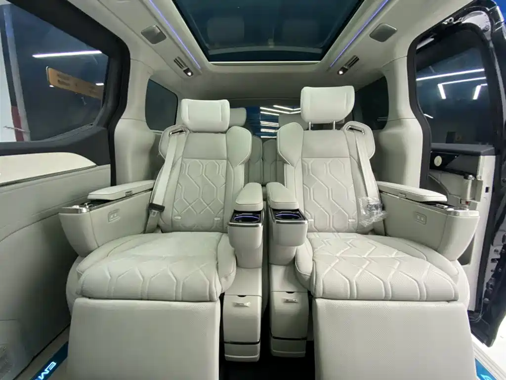 Volvo EM90 2025 Ultra six-seater купить на сайте DeffCars