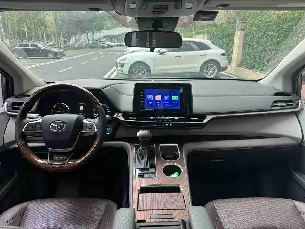 SIENNA 2021 2.5L Hybrid Deluxe Edition купить на сайте DeffCars