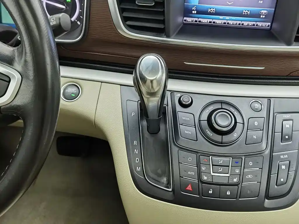 Buick GL8 2018 28T Premium Type National VI купить на сайте DeffCars