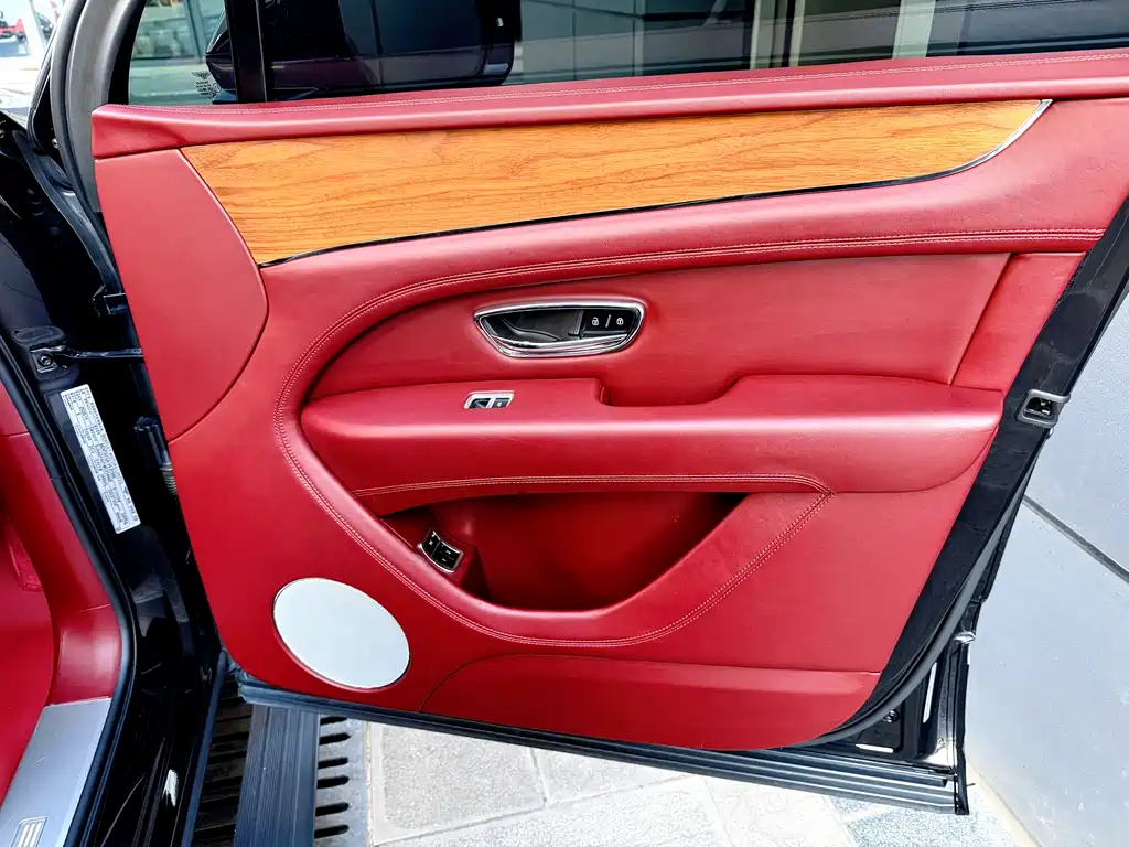 Bentayga 2021 4.0T V8 купить на сайте DeffCars