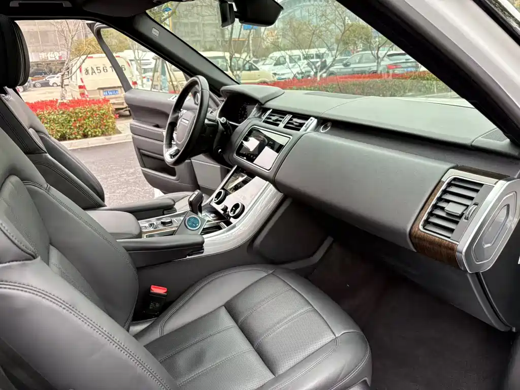Range Rover Sport New Energy 2019 P400e HSE купить на сайте DeffCars