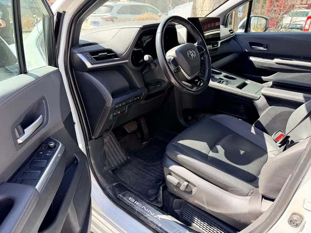 SIENNA 2024 2.5L Hybrid Premium Edition купить на сайте DeffCars