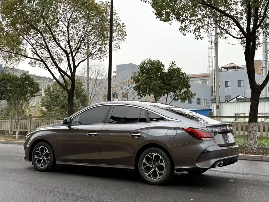 MG5 2021 facelift 180DVVT CVT Youth Deluxe Edition купить на сайте DeffCars