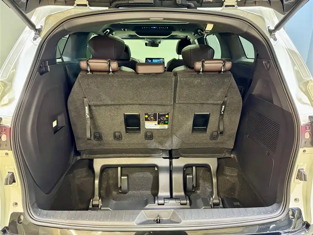SIENNA 2023 2.5L Hybrid Platinum Edition купить на сайте DeffCars