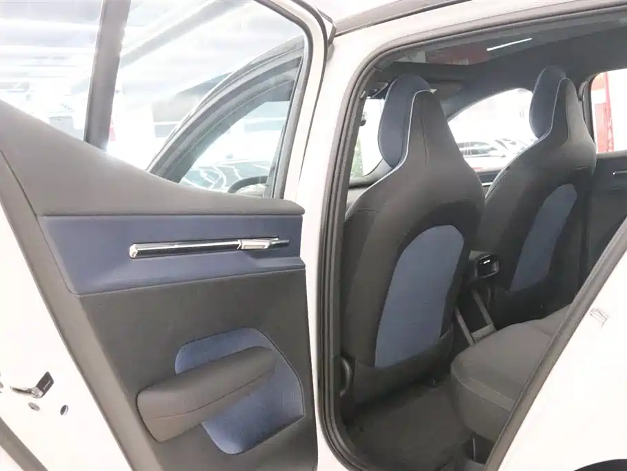 Volvo EX30 2025 rear drive long range version Plus купить на сайте DeffCars