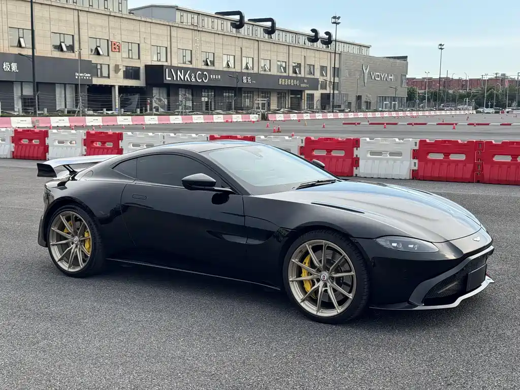 V8 Vantage 2020 4.0T V8 Coupe купить на сайте DeffCars