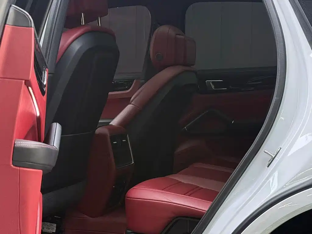 Cayenne New Energy 2022 Cayenne E-Hybrid 2.0T Platinum Edition купить на сайте DeffCars