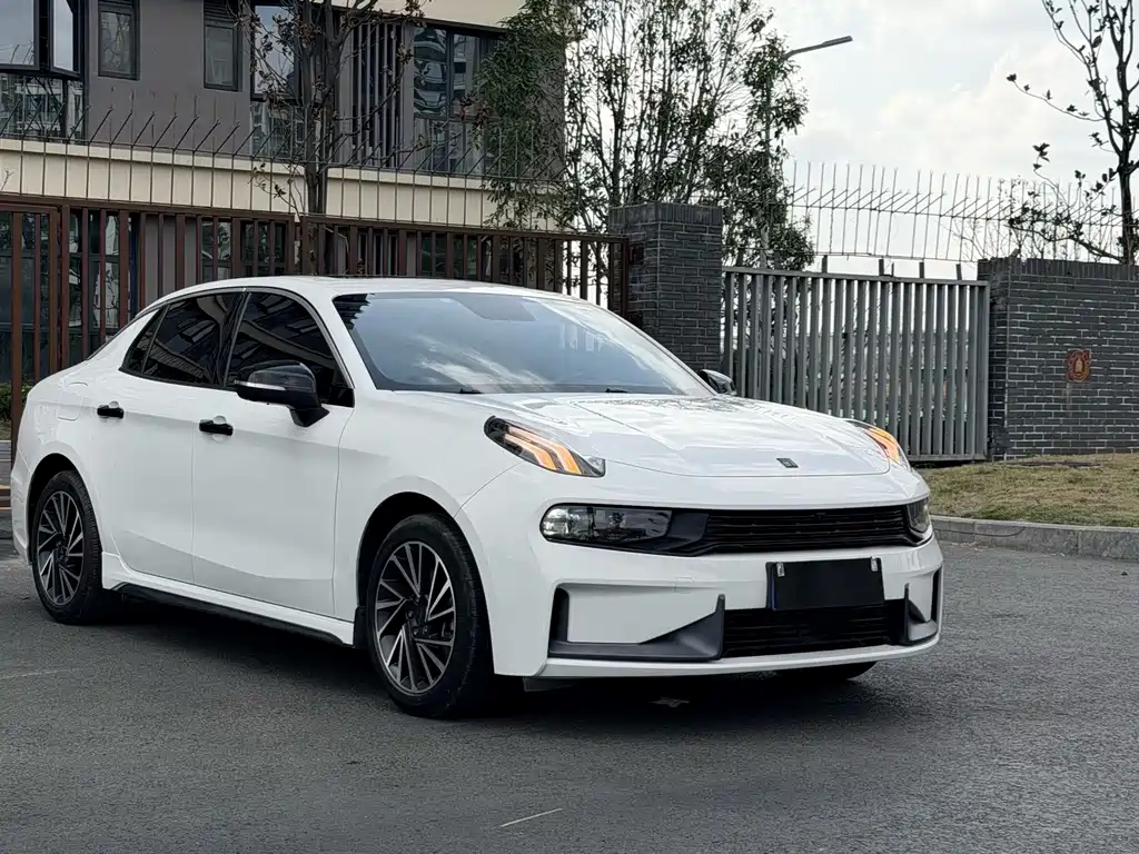 Lynk & Co 03 2021 1.5TD DCT Plus купить на сайте DeffCars