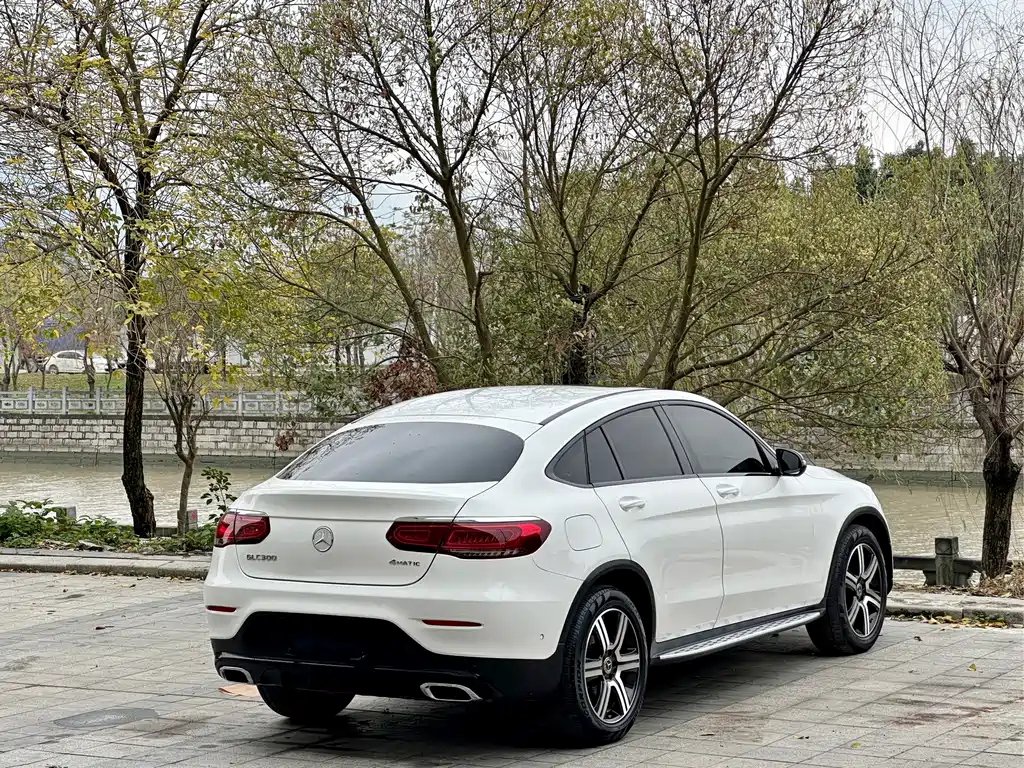 Mercedes-Benz GLC coupe 2022 facelift GLC 260 4MATIC coupe SUV купить на сайте DeffCars