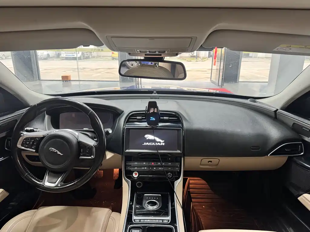 Jaguar XEL 2018 2.0T 200PS Exclusive Edition купить на сайте DeffCars