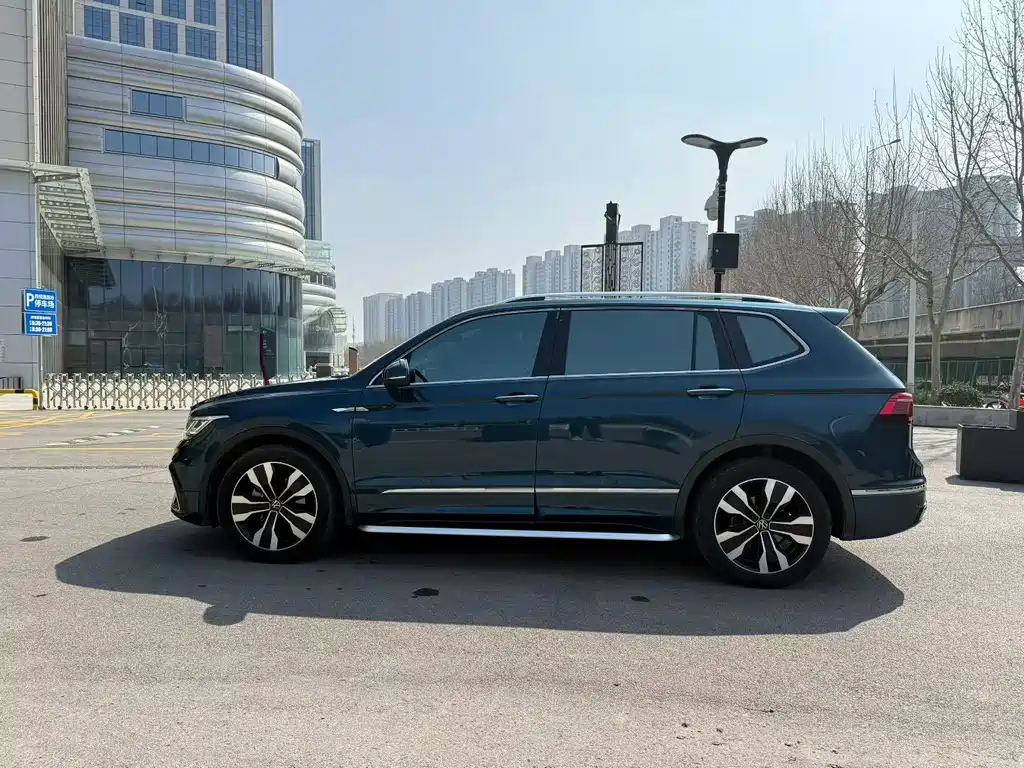 Tiguan L 2022 380TSI automatic four-wheel drive R-Line flagship version 7 seats купить на сайте DeffCars