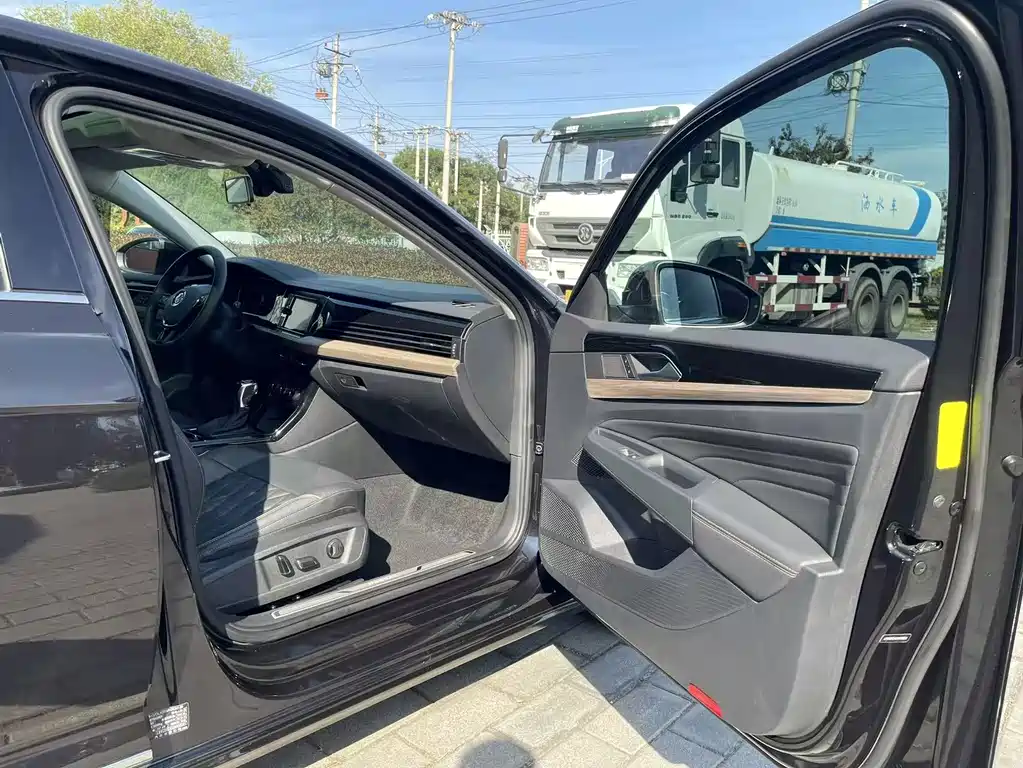 Passat 2019 330TSI Deluxe Edition National VI купить на сайте DeffCars
