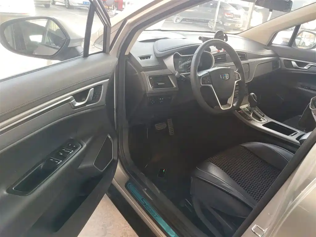 Emgrand GS 2018 trendsetting version 1.4T automatic leading smart connected model купить на сайте DeffCars