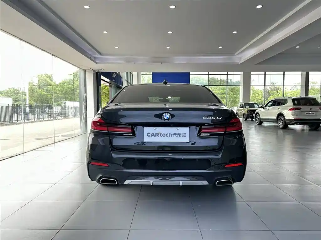 BMW 5 Series 2022 525Li M Sports Package купить на сайте DeffCars