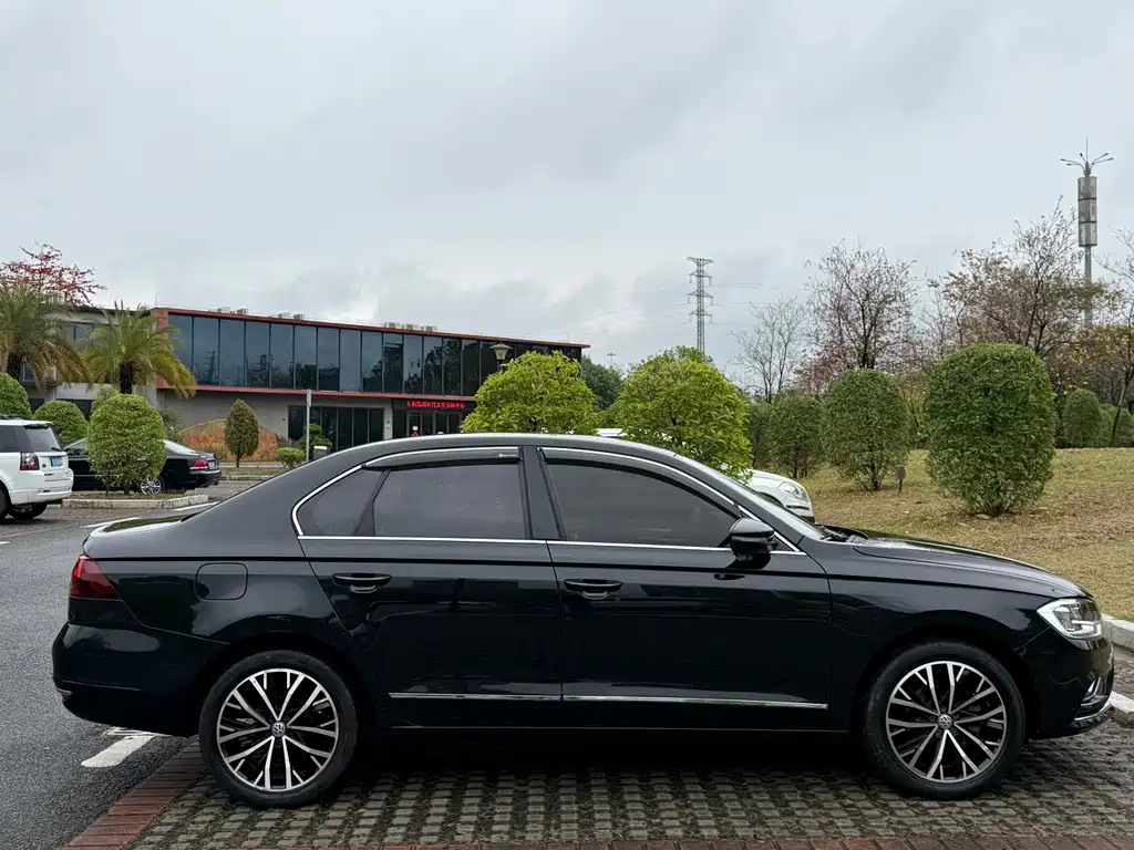 Bora 2018 1.5L automatic comfort model купить на сайте DeffCars