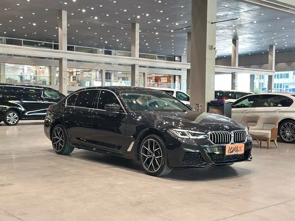BMW 5 Series 2022 Facelift Three 530Li Exclusive M Sports Package купить на сайте DeffCars