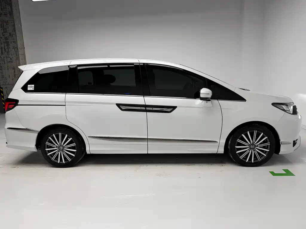 Alison 2022 2.0L e:HEV Luxury First Edition купить на сайте DeffCars
